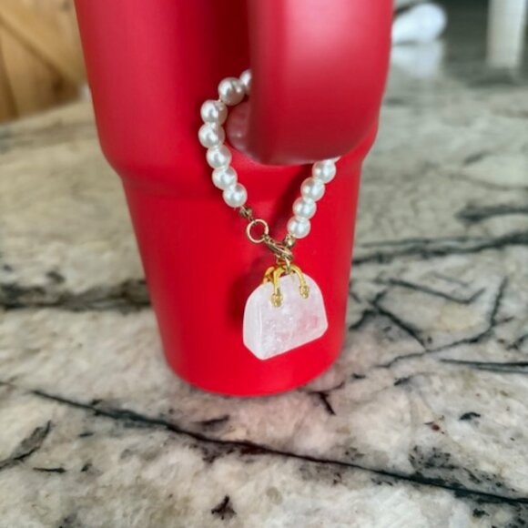 Stanley Quencher H20 Tumbler with Quartz & Faux Pearl Tumbler Charm NWOT - Picture 6 of 7